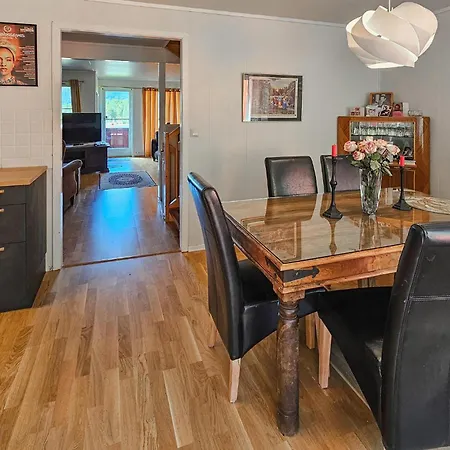 Vakantiehuis Cozy In *